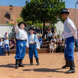 Zväčšiť fotografiu detske-krojovane-slavnosti-vo-velkych-levaroch-(107)