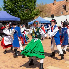 Zväčšiť fotografiu detske-krojovane-slavnosti-vo-velkych-levaroch-(123)