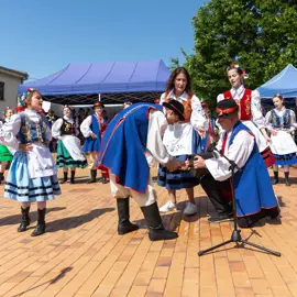 Zväčšiť fotografiu detske-krojovane-slavnosti-vo-velkych-levaroch-(126)
