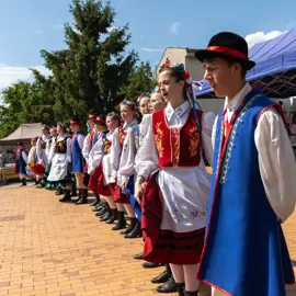 Zväčšiť fotografiu detske-krojovane-slavnosti-vo-velkych-levaroch-(127)