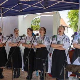 Zväčšiť fotografiu detske-krojovane-slavnosti-vo-velkych-levaroch-(133)