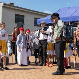 Zväčšiť fotografiu detske-krojovane-slavnosti-vo-velkych-levaroch-(135)