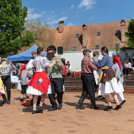 Zväčšiť fotografiu detske-krojovane-slavnosti-vo-velkych-levaroch-(139)