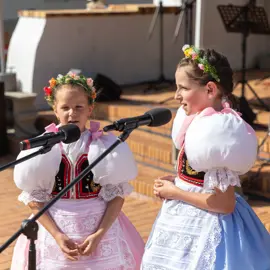 Zväčšiť fotografiu detske-krojovane-slavnosti-vo-velkych-levaroch-(153)