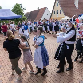 Zväčšiť fotografiu detske-krojovane-slavnosti-vo-velkych-levaroch-(161)