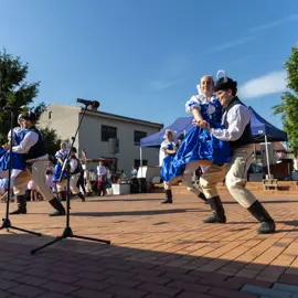Zväčšiť fotografiu detske-krojovane-slavnosti-vo-velkych-levaroch-(168)