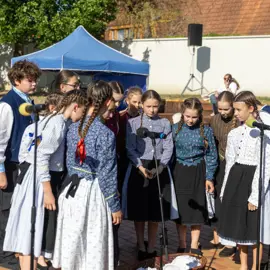 Zväčšiť fotografiu detske-krojovane-slavnosti-vo-velkych-levaroch-(169)