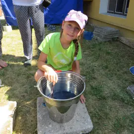 Zväčšiť fotografiu detske-krojovane-slavnosti-vo-velkych-levaroch-(29)