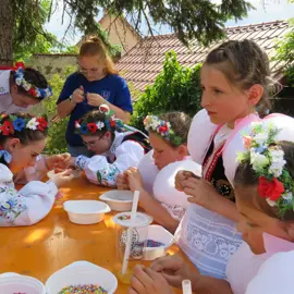 Zväčšiť fotografiu detske-krojovane-slavnosti-vo-velkych-levaroch-(41)