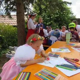 Zväčšiť fotografiu detske-krojovane-slavnosti-vo-velkych-levaroch-(42)