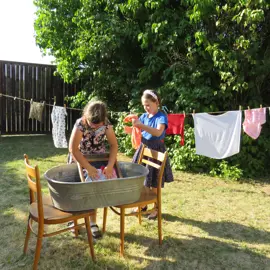 Zväčšiť fotografiu detske-krojovane-slavnosti-vo-velkych-levaroch-(54)