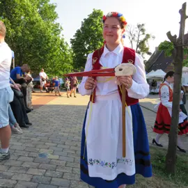 Zväčšiť fotografiu detske-krojovane-slavnosti-vo-velkych-levaroch-(55)