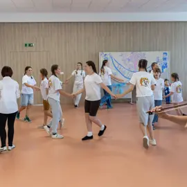 Zväčšiť fotografiu detske-krojovane-slavnosti-vo-velkych-levaroch-(59)