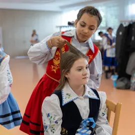 Zväčšiť fotografiu detske-krojovane-slavnosti-vo-velkych-levaroch-(61)