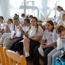 Zväčšiť fotografiu detske-krojovane-slavnosti-vo-velkych-levaroch-(63)