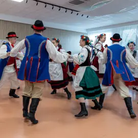Zväčšiť fotografiu detske-krojovane-slavnosti-vo-velkych-levaroch-(69)