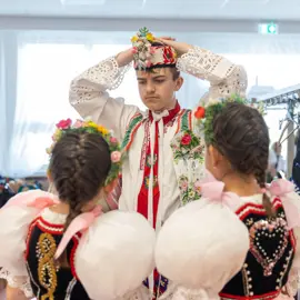Zväčšiť fotografiu detske-krojovane-slavnosti-vo-velkych-levaroch-(72)
