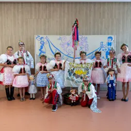 Zväčšiť fotografiu detske-krojovane-slavnosti-vo-velkych-levaroch-(73)