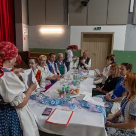 Zväčšiť fotografiu detske-krojovane-slavnosti-vo-velkych-levaroch-(74)