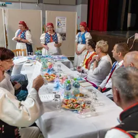 Zväčšiť fotografiu detske-krojovane-slavnosti-vo-velkych-levaroch-(75)