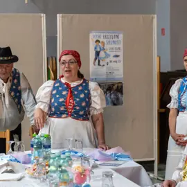 Zväčšiť fotografiu detske-krojovane-slavnosti-vo-velkych-levaroch-(76)