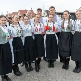 Zväčšiť fotografiu detske-krojovane-slavnosti-vo-velkych-levaroch-(79)