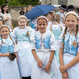 Zväčšiť fotografiu detske-krojovane-slavnosti-vo-velkych-levaroch-(81)