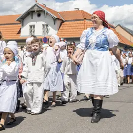 DFF Detské krojované slávnosti vo Veľkých Levároch