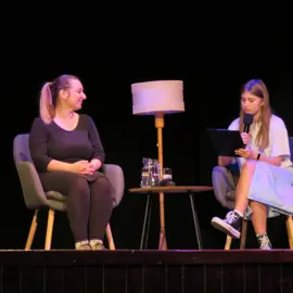 Zväčšiť fotografiu literarne-soiree-(8)