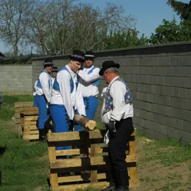 Zväčšiť fotografiu stavanie-maje