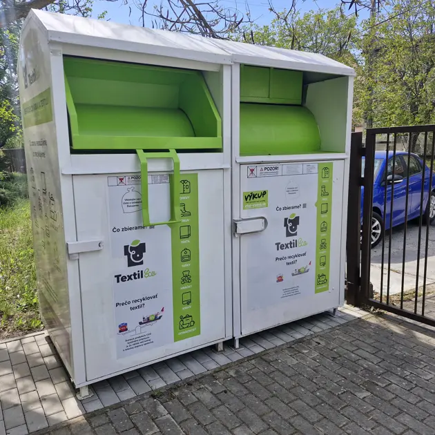 V obci pribudli kontajnery na šatstvo