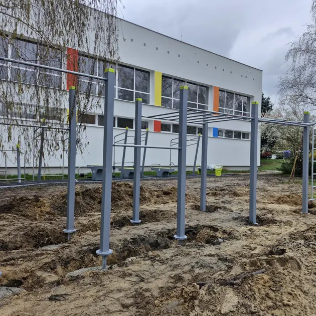 V areáli školy budujeme nové workoutové ihrisko