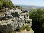 Pozvánka na turistický výlet na zrúcaniny hradu Ostrý kameň, Záruby a Havraniu skalu